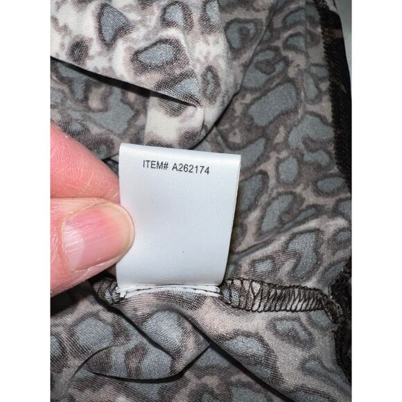 💜 3/$25 💜 Flattering Women with Control Medium Tall TUNIC TOP Leopard - Picture 11 of 11
